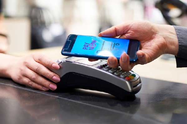 “No Kings”抗议活动反对特朗普 全美多城呈现街头派对氛围