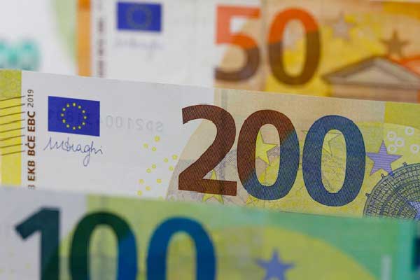 特朗普关税合法性遭美国最高法院质疑 预测市场押注其大概率被推翻